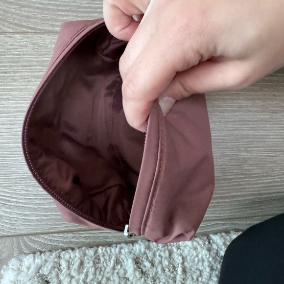 Lululemon cosmetic pouch - Picture 5 of 8